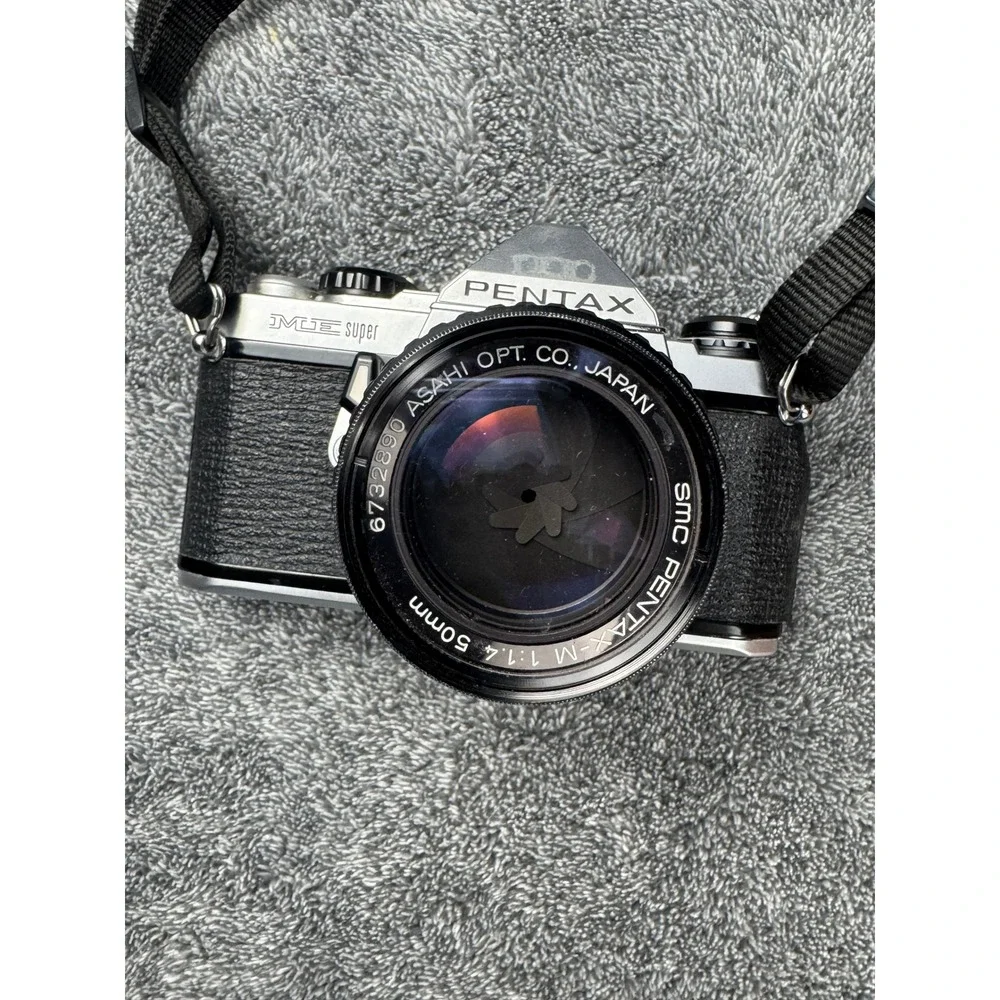 Pentax ME Super 35mm SLR Camera w 50mm Lens AF200T‎ Flash Vintage Kit